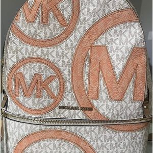 Beautiful and cute bagpack!!